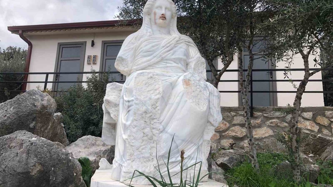 Datça’da Demeter heykeline çirkin saldırı