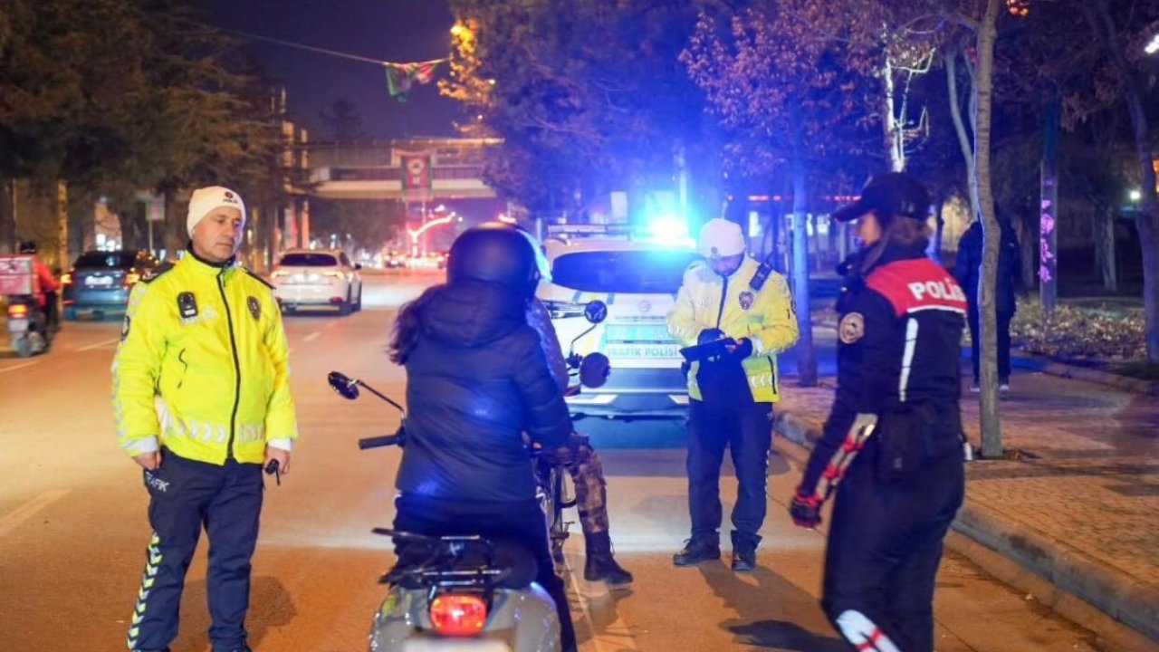 Isparta’da 1 saatlik denetimde 7 araç trafikten men edildi