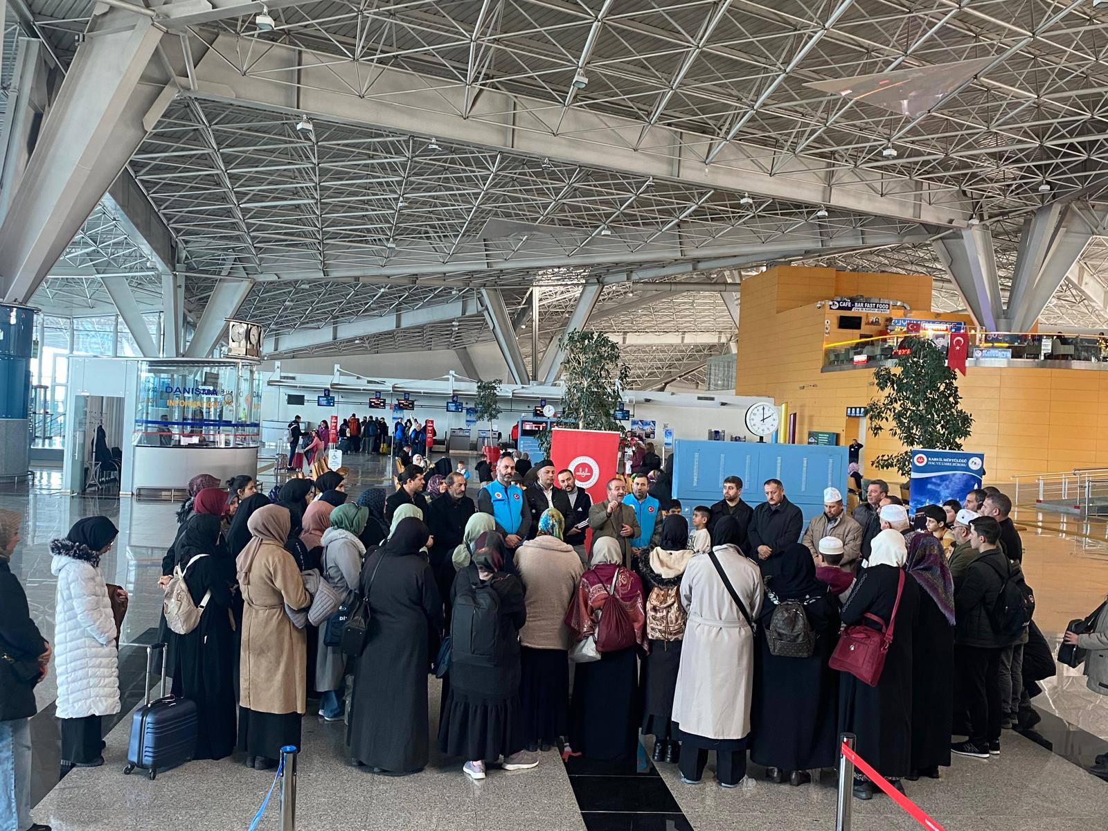 Umre yolcuları, Kars'tan uğurlandı!