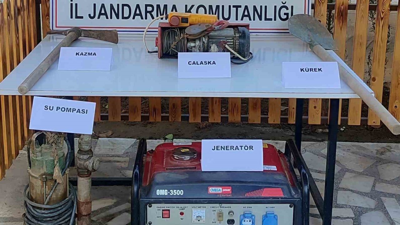 Manisa’da kaçak kazı yapan 5 kişi suçüstü yakalandı