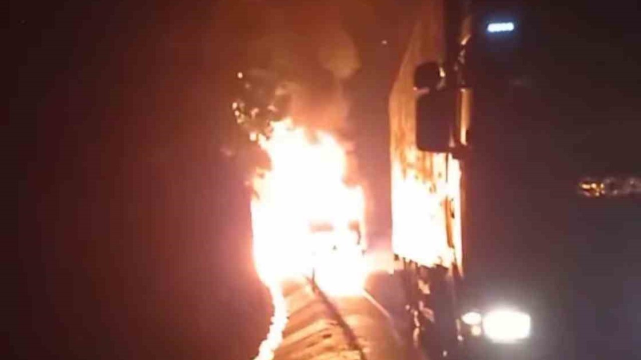 Arıza yapan tır alev topuna döndü