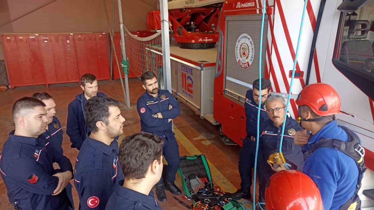 İtfaiyecilere iple erişim teknikleri eğitimi verildi