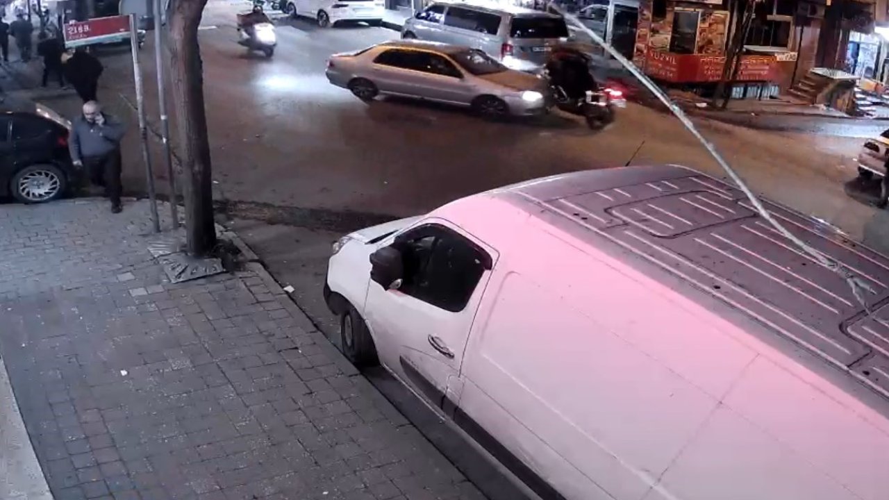 Bağcılar’da yunus polisler kazada yaralandı: O anlar kamerada