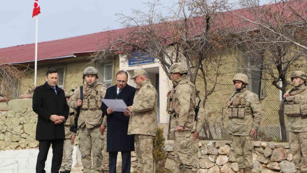Siirt Valisi Kızılkaya, İğneli Jandarma Karakol Komutanlığında incelemelerde bulundu