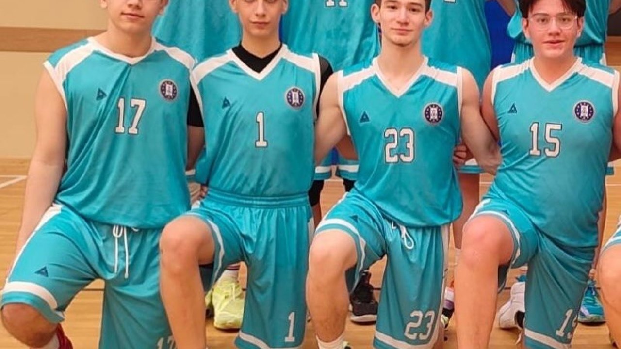 Kütahya Belediyesporlu gençler Antalya’dan kupalarla döndü