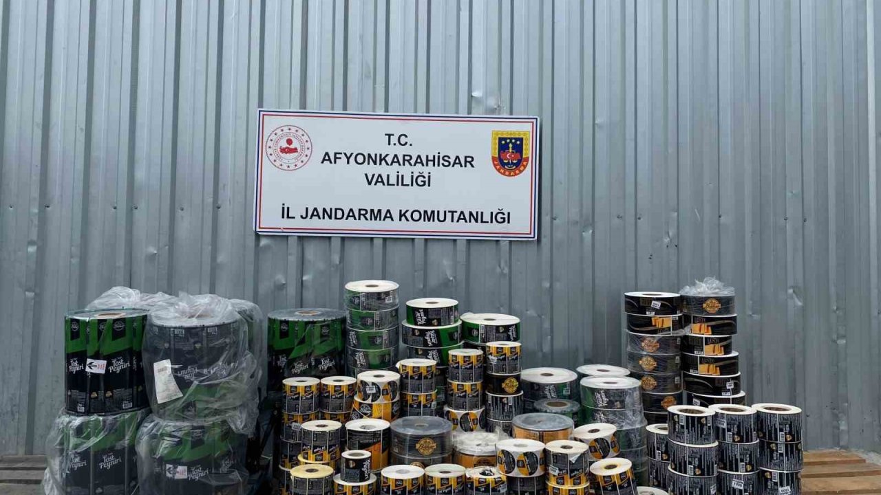 Jandarma 30 ton taklit üretim kaşar ve beyaz peynir ele geçirdi