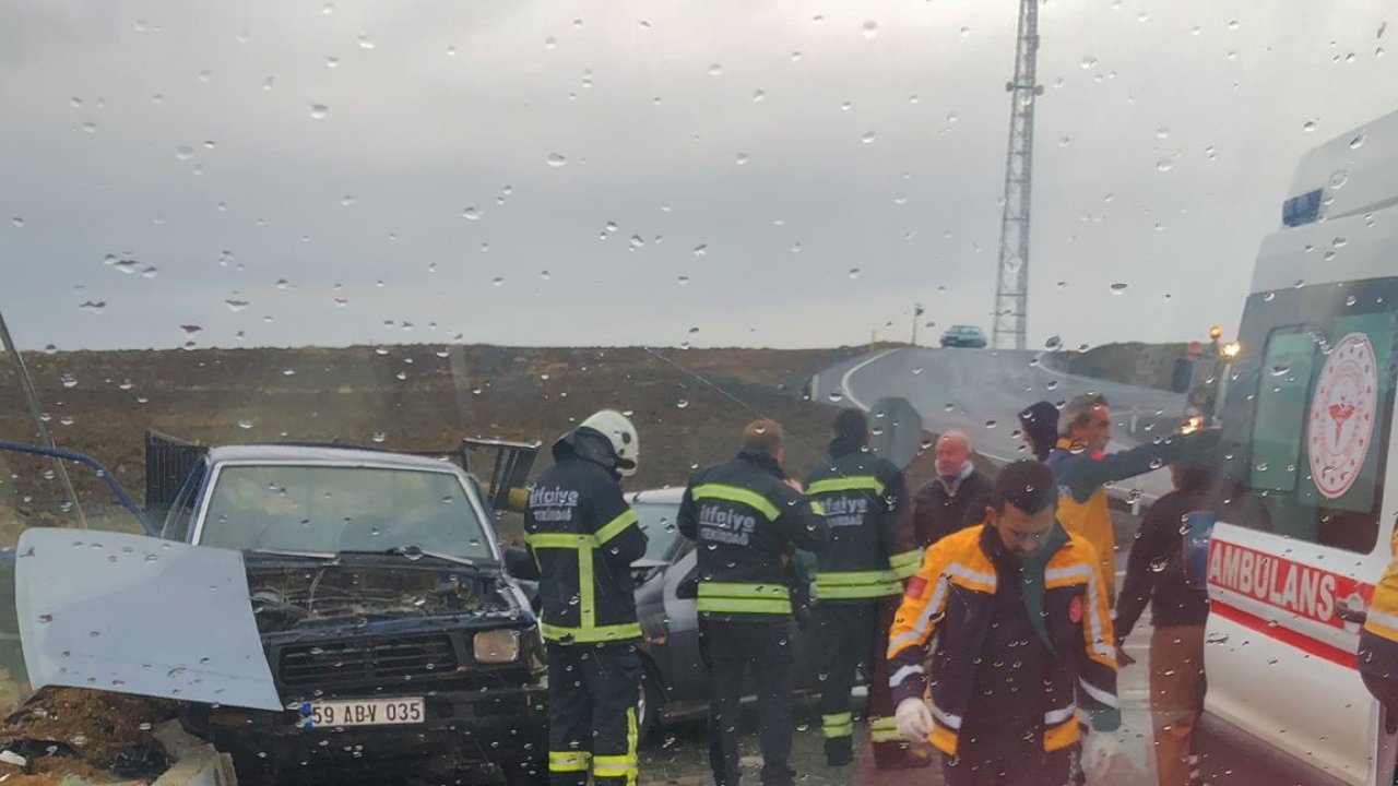 Muratlı-Tekirdağ yolunda kavşakta kaza: 2 yaralı