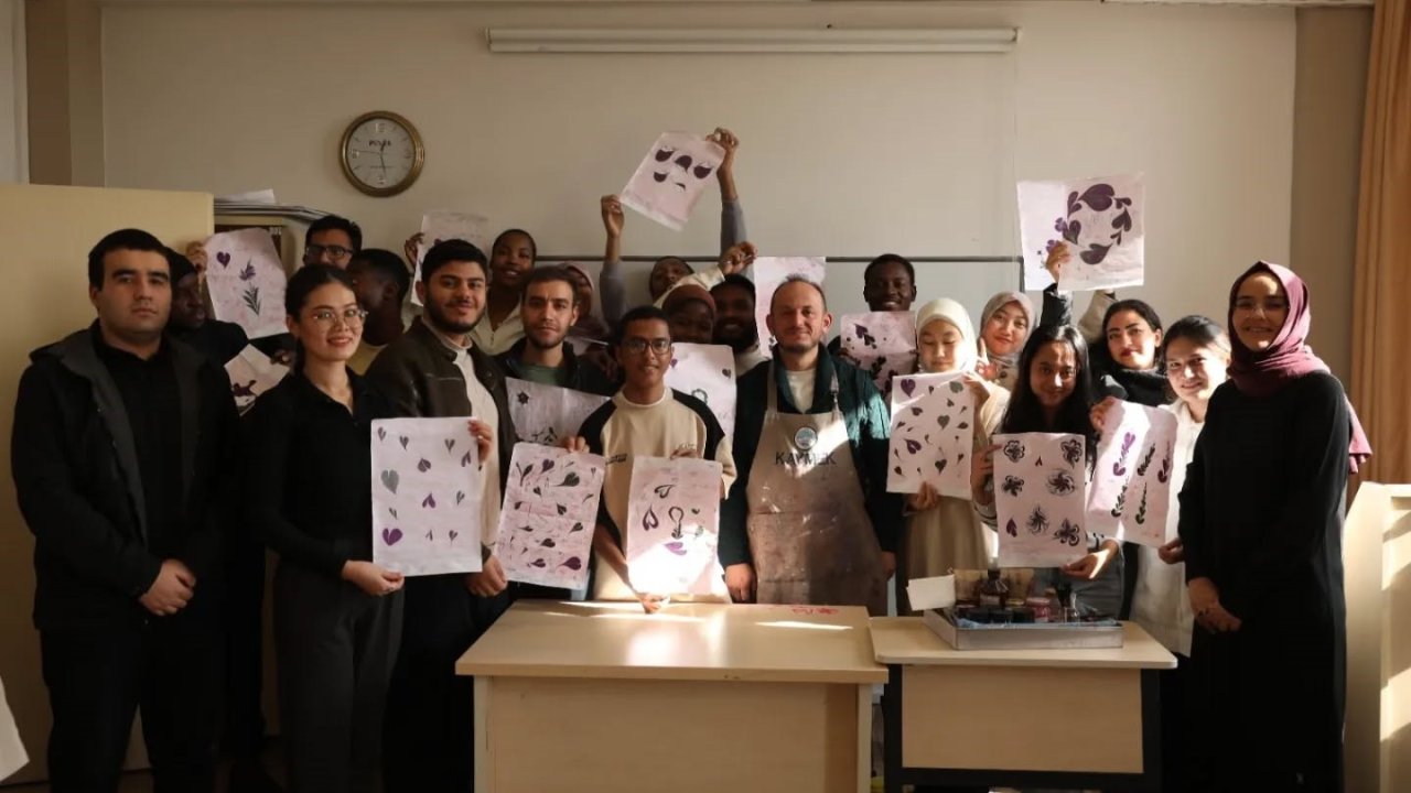 KAYMEK’ten yabancı öğrencilere ’Ebru’ deneyimi