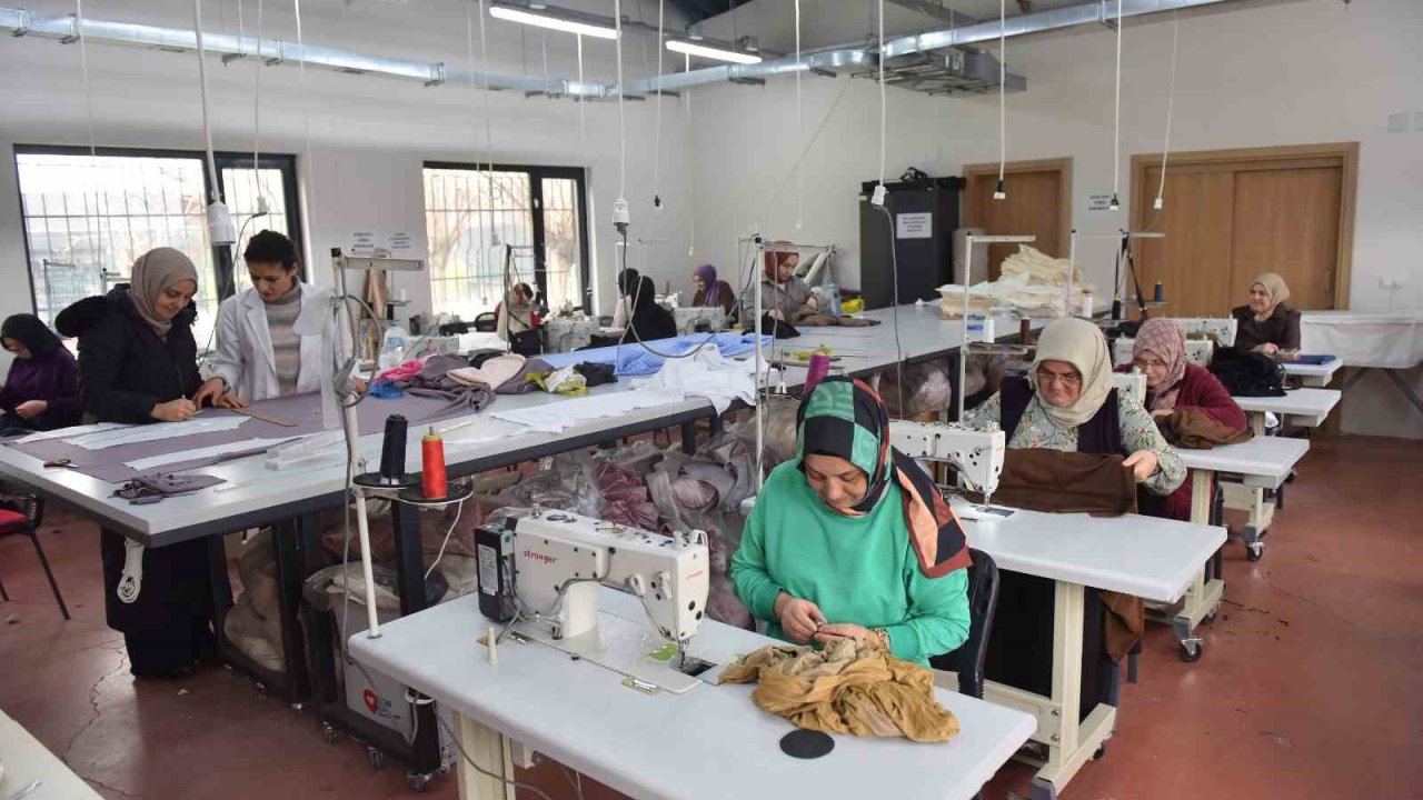 Yıldırım’da kadınlar, dikiş ve nakış ile ekonomiye katkı sağlıyor