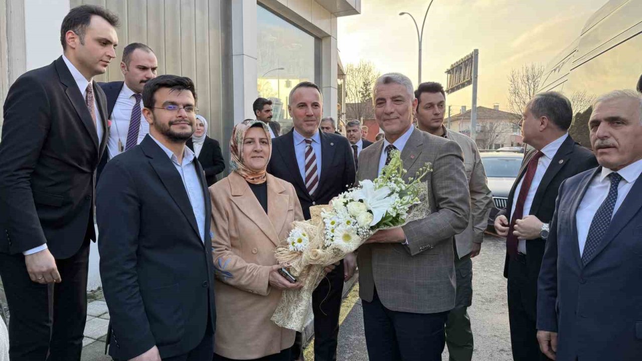 Ticaret Bakanı Bolat, Sakarya’da ziyaretlerde bulundu