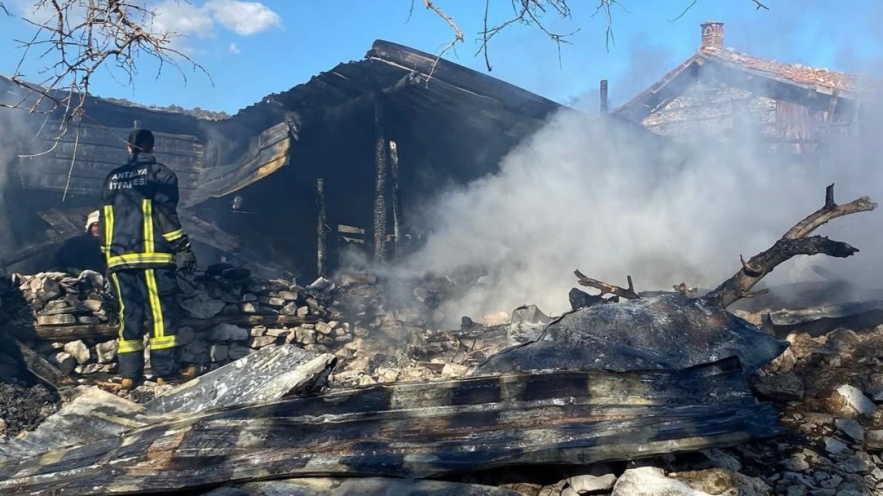 Antalya’da ahşap ahırda korkutan yangın