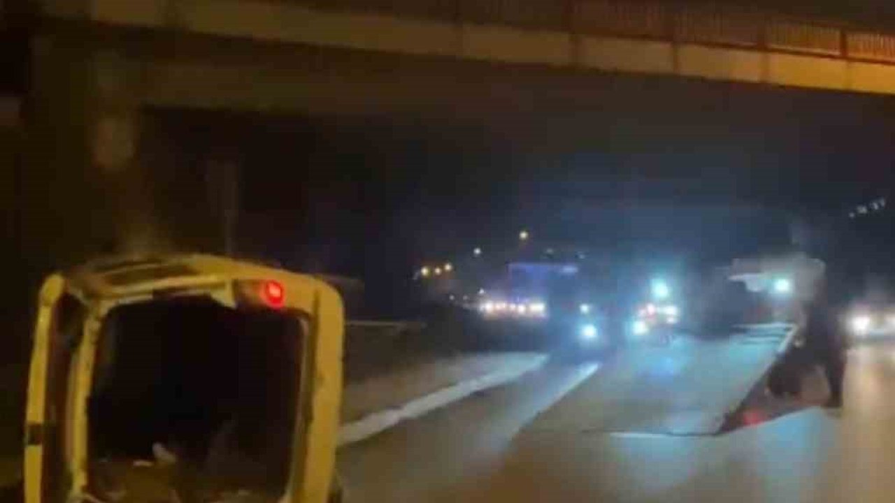 Devrilen minibüsün sürücüsü ağır yaralandı