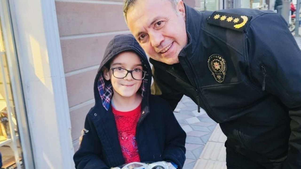 Minik çocuğa anlamlı hediye