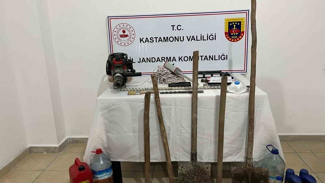 Tosya’da 5 defineciye suçüstü