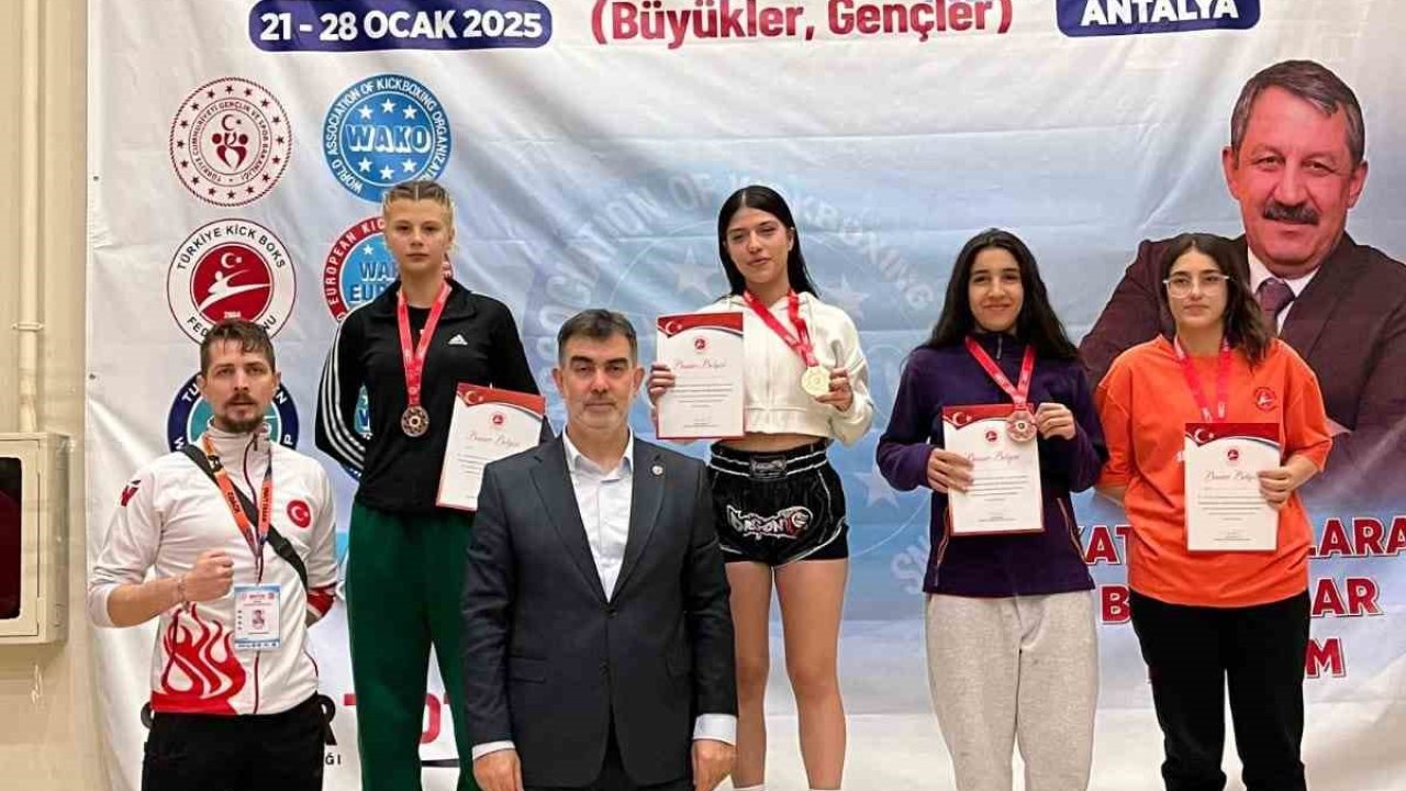 Kütahyalı Asya Türkel Türkiye Kick Boks Şampiyonası’nda ikincilik elde etti