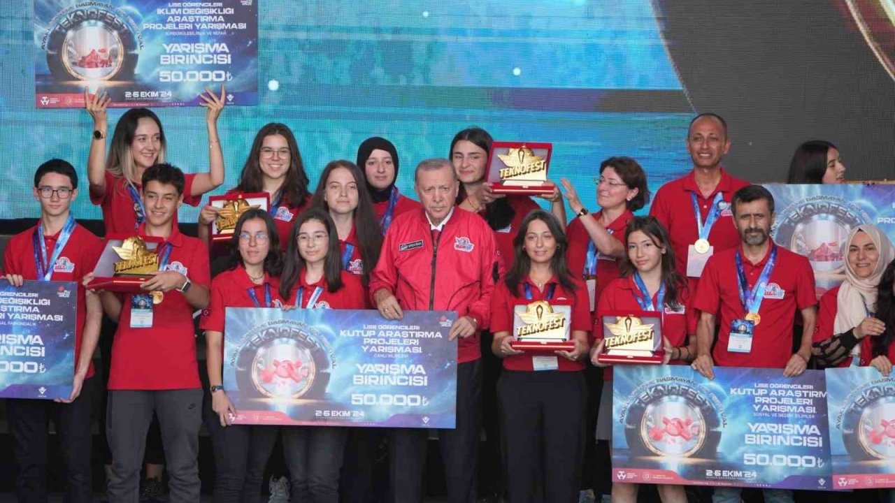 Dumlupınar Bilim ve Sanat Merkezi öğrencilerinden büyük başarı