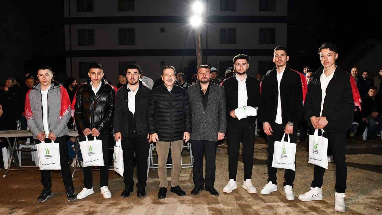 Başkan Ataç 6 genci askere uğurladı