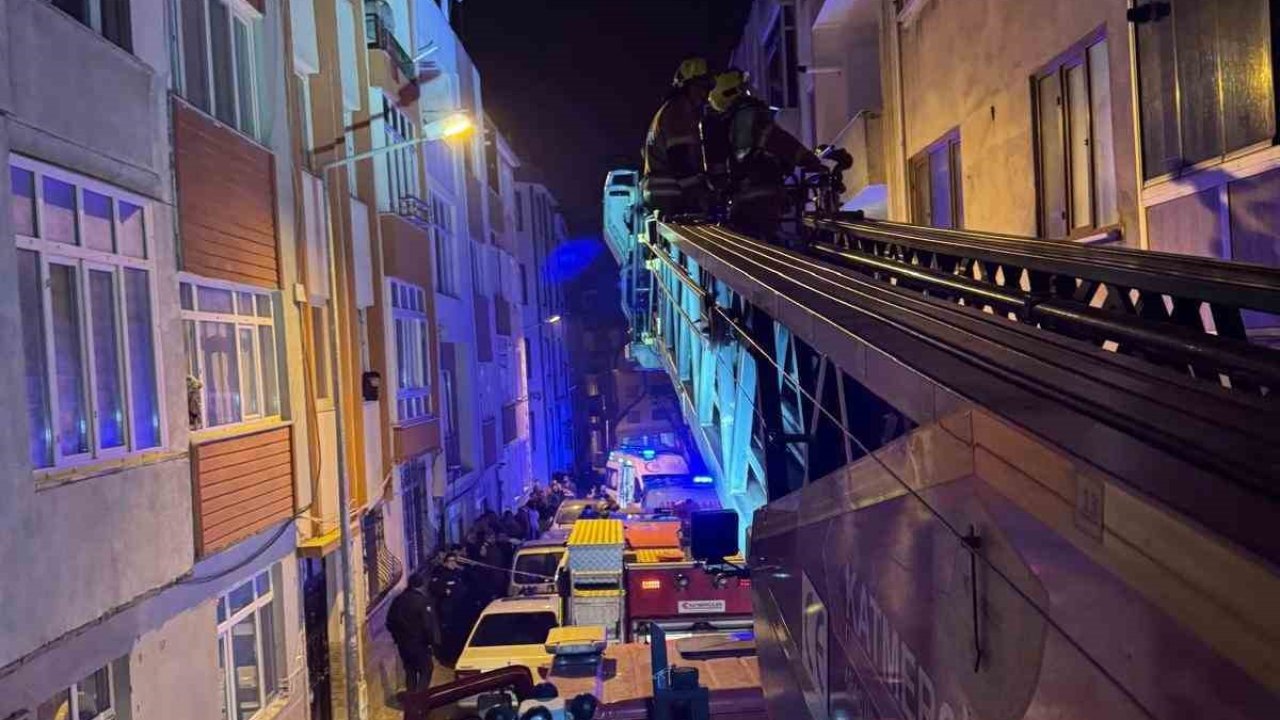 Bandırma’da yangın faciası: 1 kişi hayatını kaybetti , 1 itfaiye eri yaralandı