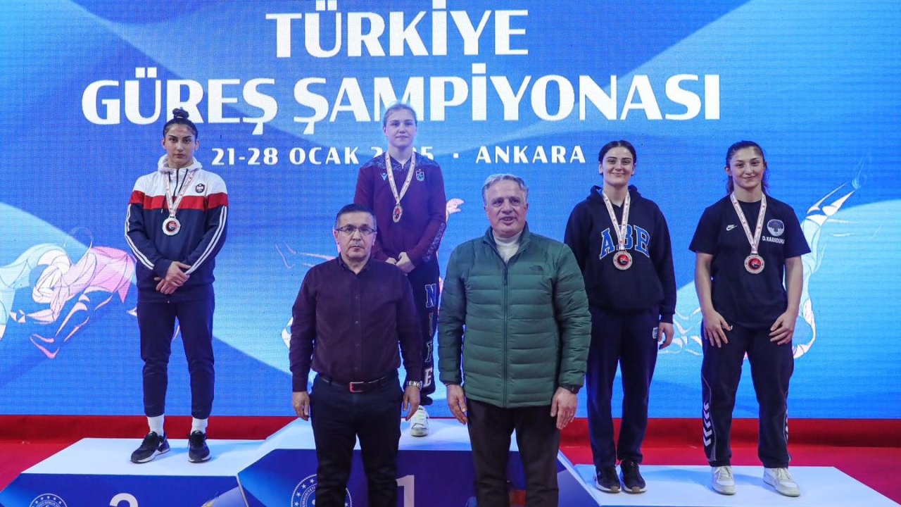 Bayburtlu milli güreşçi Akkuş Türkiye birincisi oldu