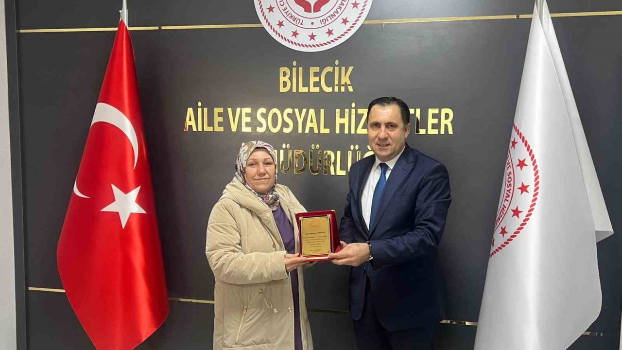 Emekliliğe ayrılan personellere plaketleri verildi