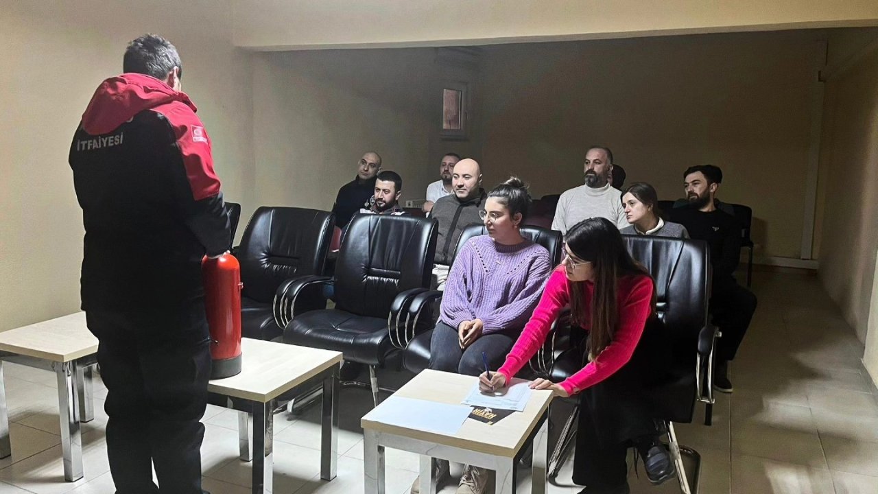 İtfaiye ekiplerinden kamu personellerine ‘yangın güvenliği’ eğitimi