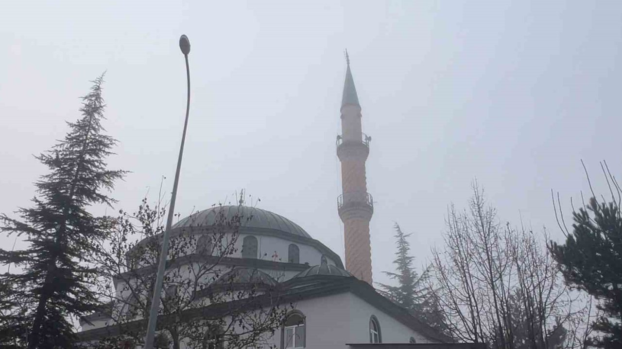 Afyonkarahisar 4 gündür sisli havayla mücadele ediyor