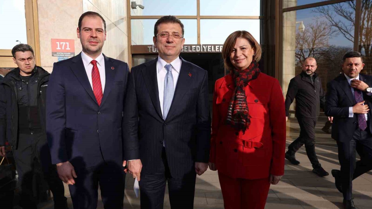 Başkan Ünlüce Türkiye Belediyeler Birliği’nin araç teslim törenine katıldı