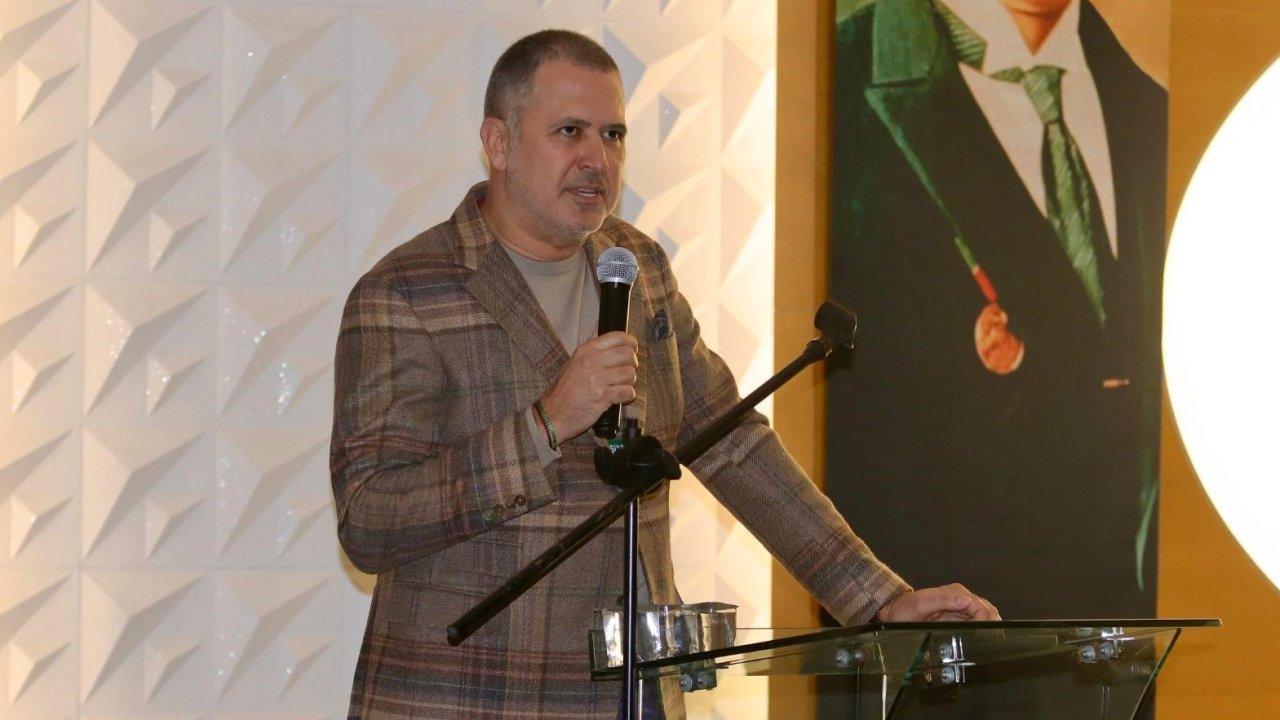 Karşıyaka’da Başkan İlker Ergüllü istifa etti