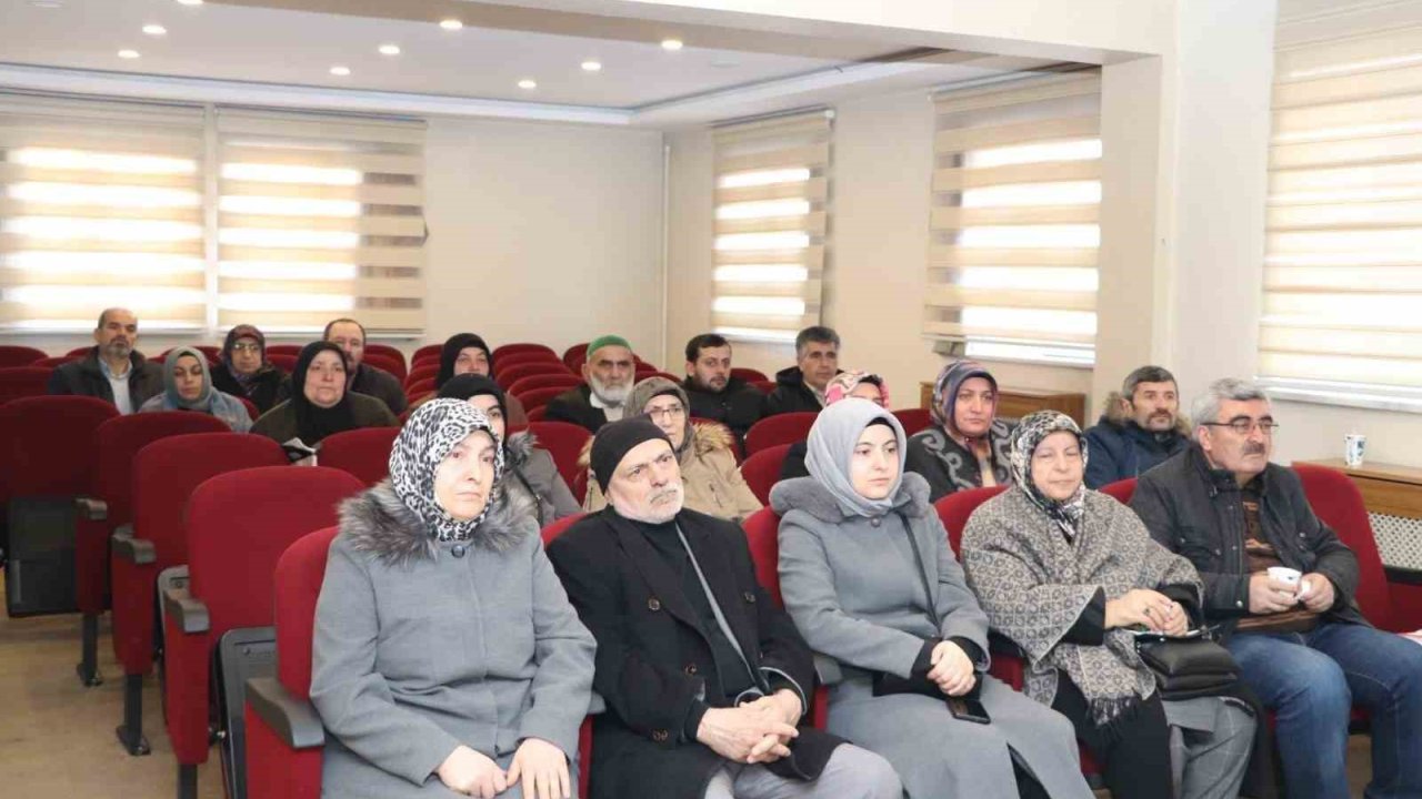Umreye gidecek vatandaşlara eğitim semineri düzenlendi