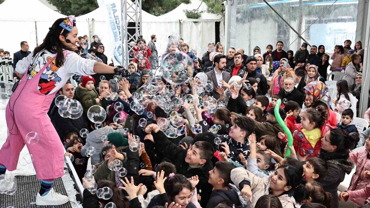 Bağcılar’da karnaval tadında çocuk şenliği