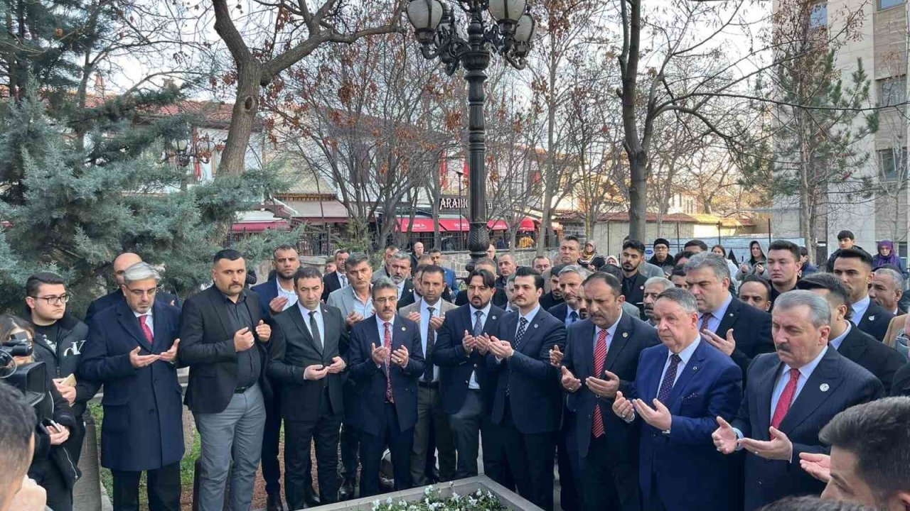 Başkan Dinç, şehit Muhsin Yazıcıoğlu’nun kabrini ziyaret etti