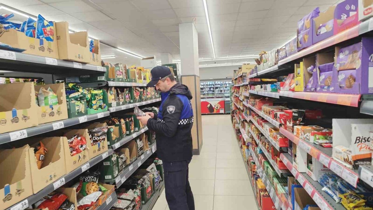 Körfez Zabıtası’ndan raf ve etiket denetimi