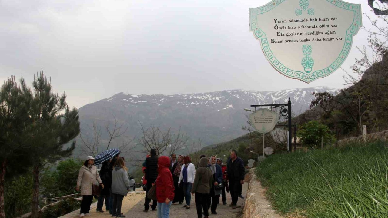 Apçağa köyüne özlem ve hasretin dile geldiği Mani Yolu