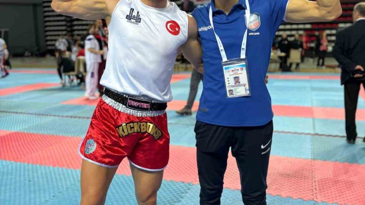 Dadaş kick boksçular madalyaları topladı