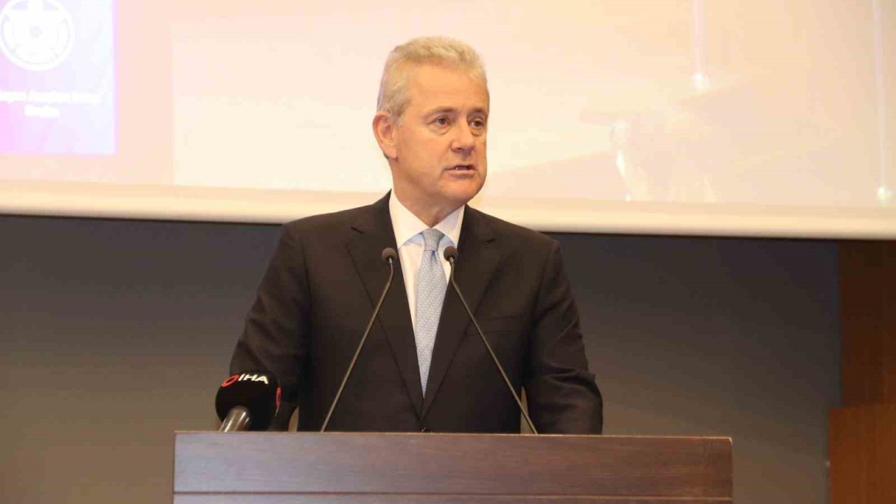 İZTO Başkanı Özgener: "2025-2027 Orta Vadeli Program hedefleri olumlu"