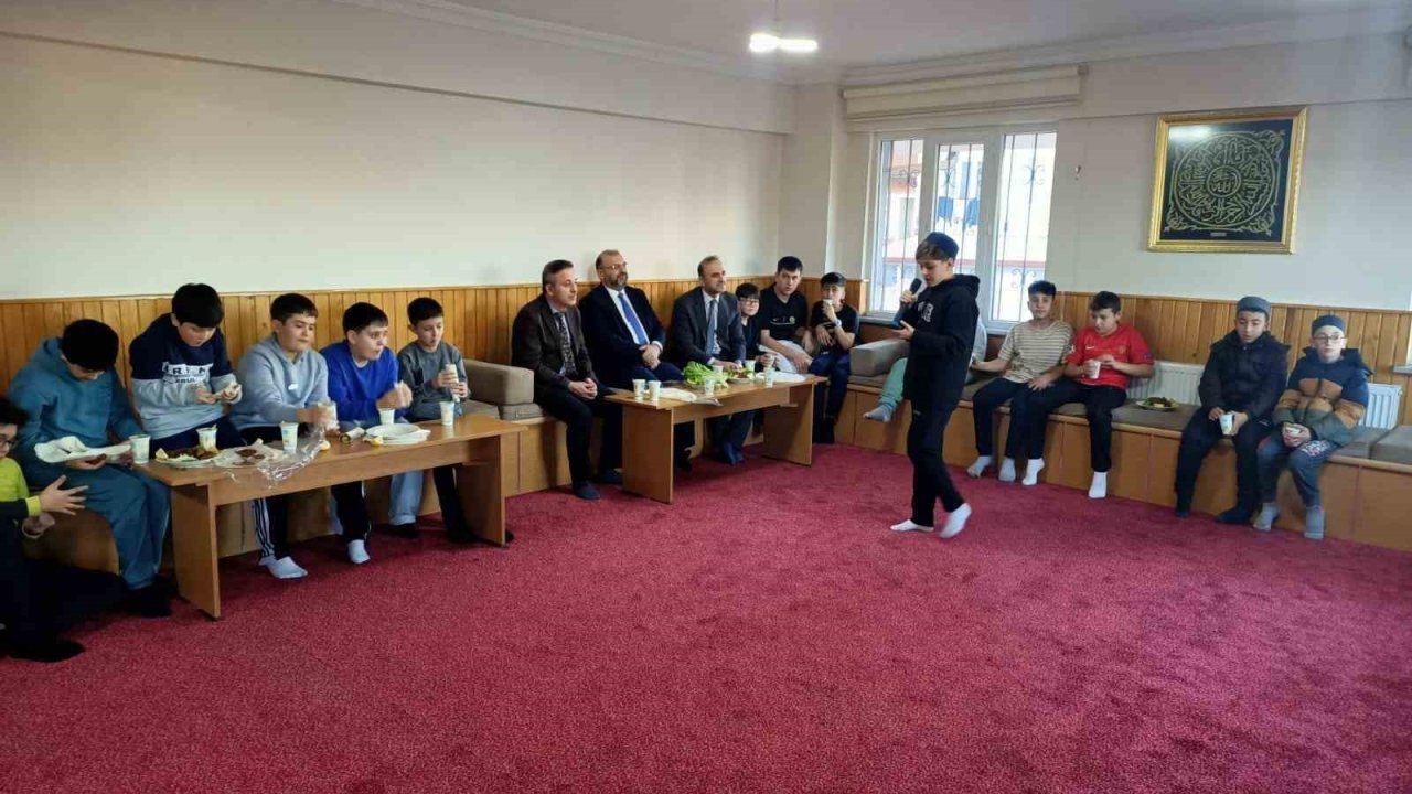 Müftü İrfan Açık “Gençliğe Değer Ara Dönem Kampı”nı ziyaret etti