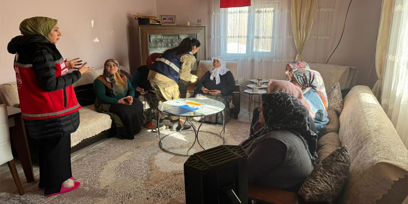 Kars'ta Kadına Şiddet Evlerde anlatılmaya başladı!