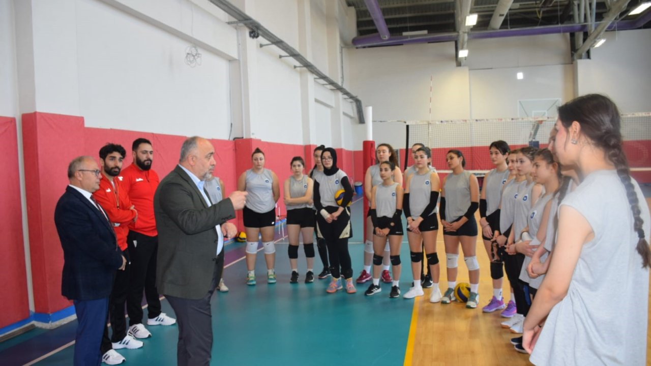 Gençlik Spor Kulübü voleybol takımı çalışmalarını sürdürüyor