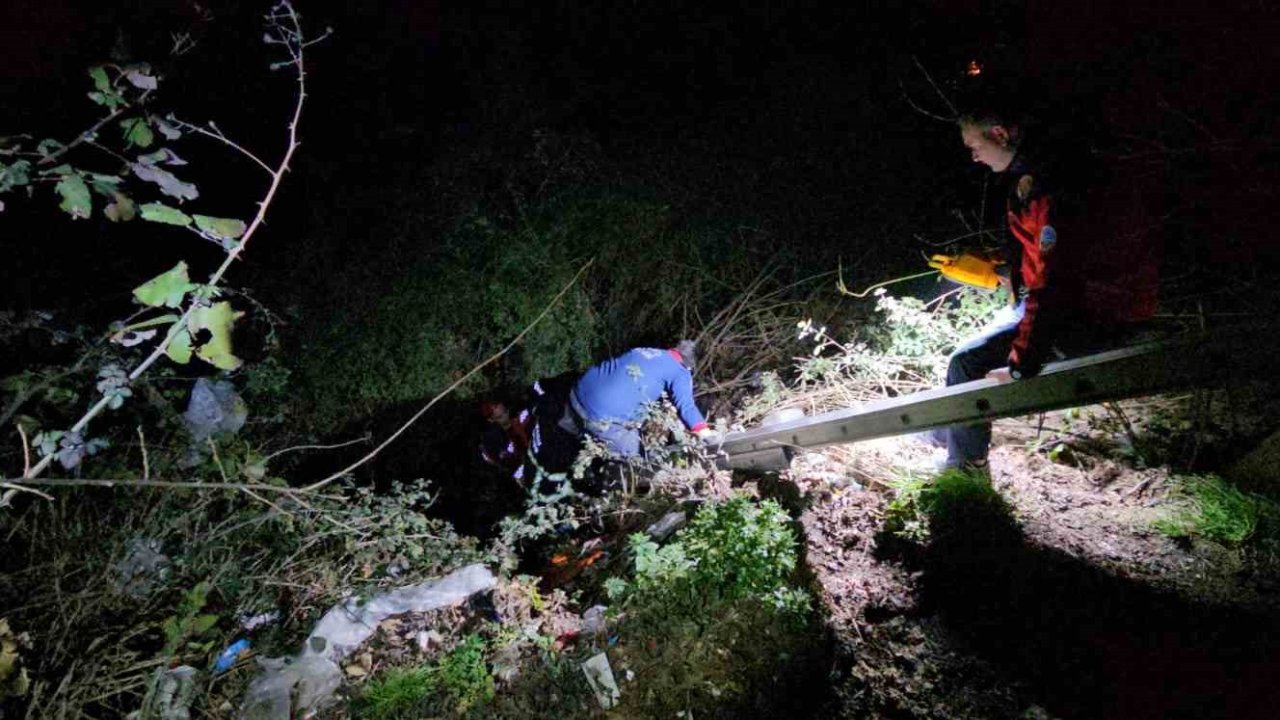 Dere yatağına düşen vatandaşın yardımına itfaiye yetişti