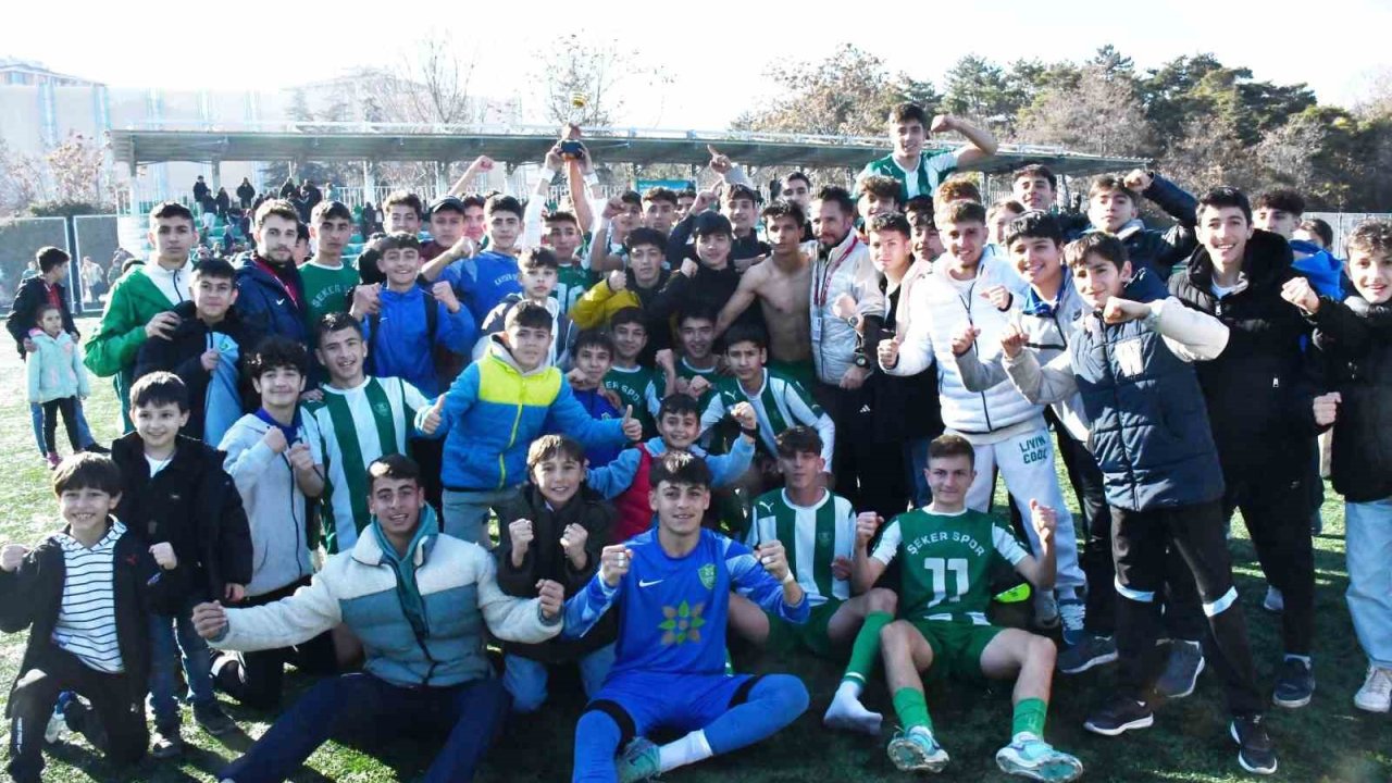 Kayseri Şekerspor U16 takımı şampiyon oldu