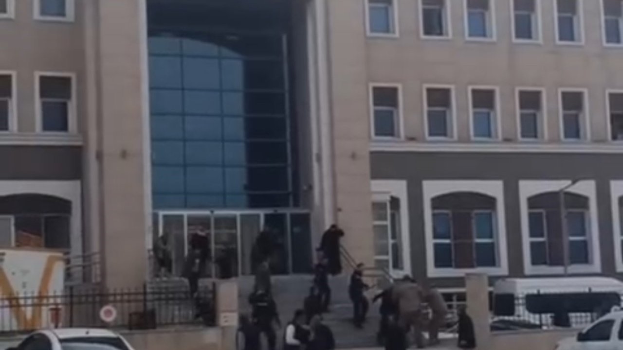 Şanlıurfa’da adliye önünde husumetli aileler arasında kavga: 16 yaralı, 15 gözaltı