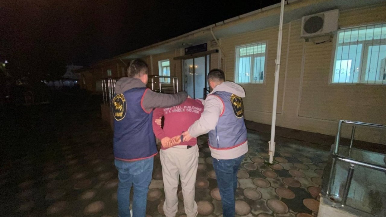 Ayvalık’ta jandarma ekipleri çeşitli suçlardan aranan 13 kişiyi yakaladı