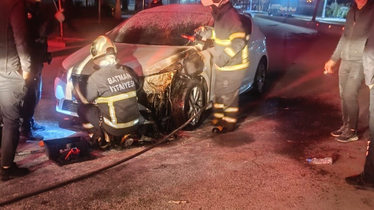 Batman’da seyir halindeki otomobil yandı