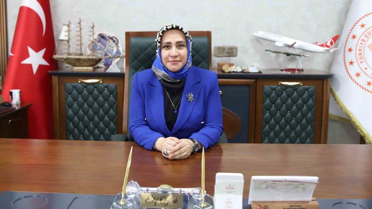Niğde İl Milli Eğitim Müdürü çiçek yerine kitap istedi