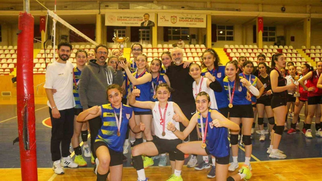 Sivas’ta voleybolda Özel İdare Spor şampiyon oldu