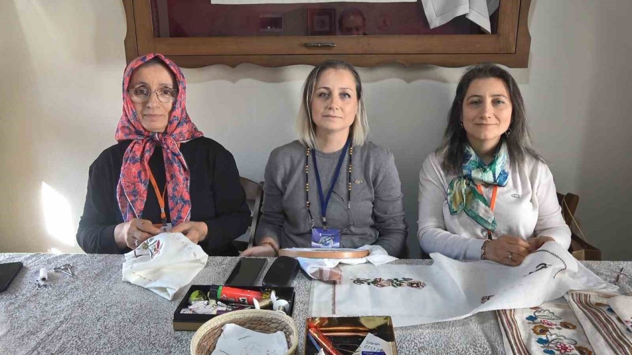 Öğrencileri arasında annesi ve ablası da bulunuyor