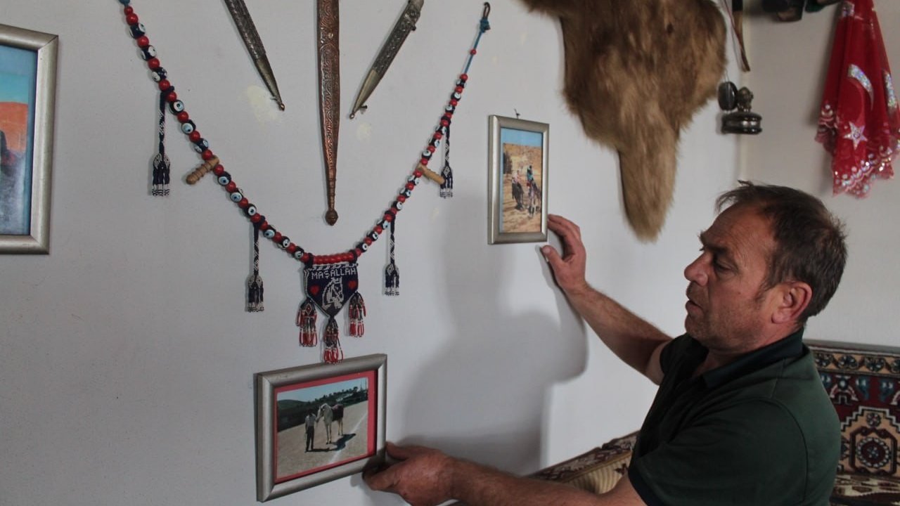 Ciritçi eski at koşum takımlarına ve ata yadigarı antika eşyalara gözü gibi bakıyor