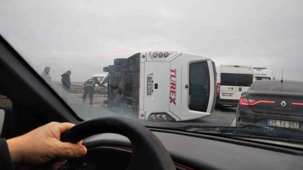 Kırklareli’nde işçileri taşıyan servis devrildi: 5 yaralı