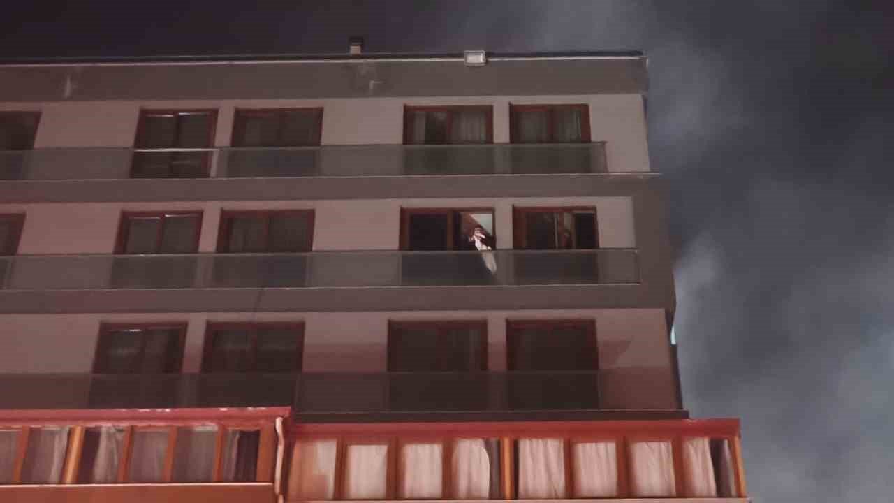 Pamukkale’de 7 katlı rezidansta yangın çıktı