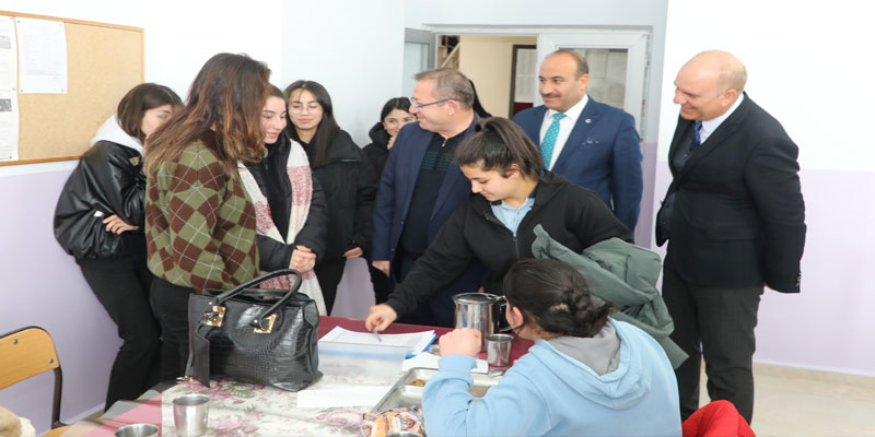 Kars Valisi Ziya Polat, Öğrencilerle Öğle Yemeğinde Buluştu